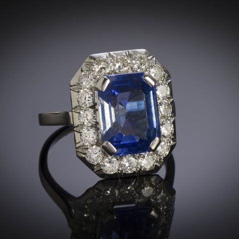 Bague Art Déco saphir naturel bleu intense (5,40 carats, certificat CGL) diamants