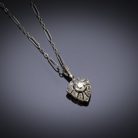 Pendentif et sa chaîne Art Déco diamants