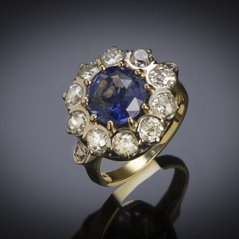 Bague saphir naturel bleu intense (3,47 carats, certificat laboratoire) diamants, début XXe siècle