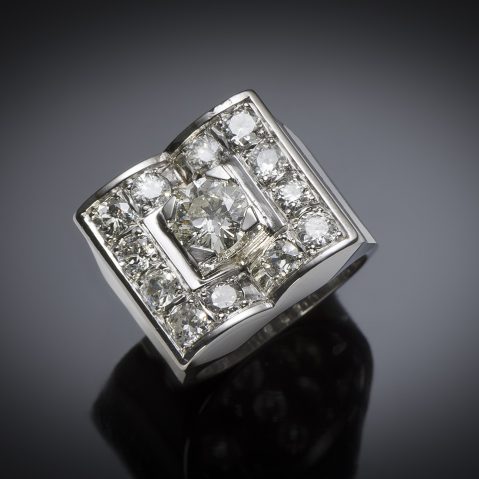 Bague moderniste vers 1935 diamants (2,80 carats centre 1,01 carat)