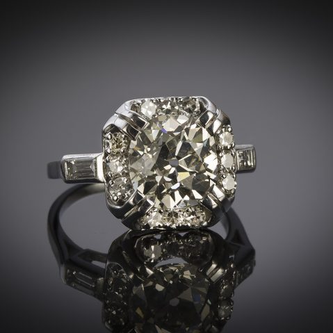 Bague Art déco diamants (4,30 carats dont diamant principal 3,38 carats)