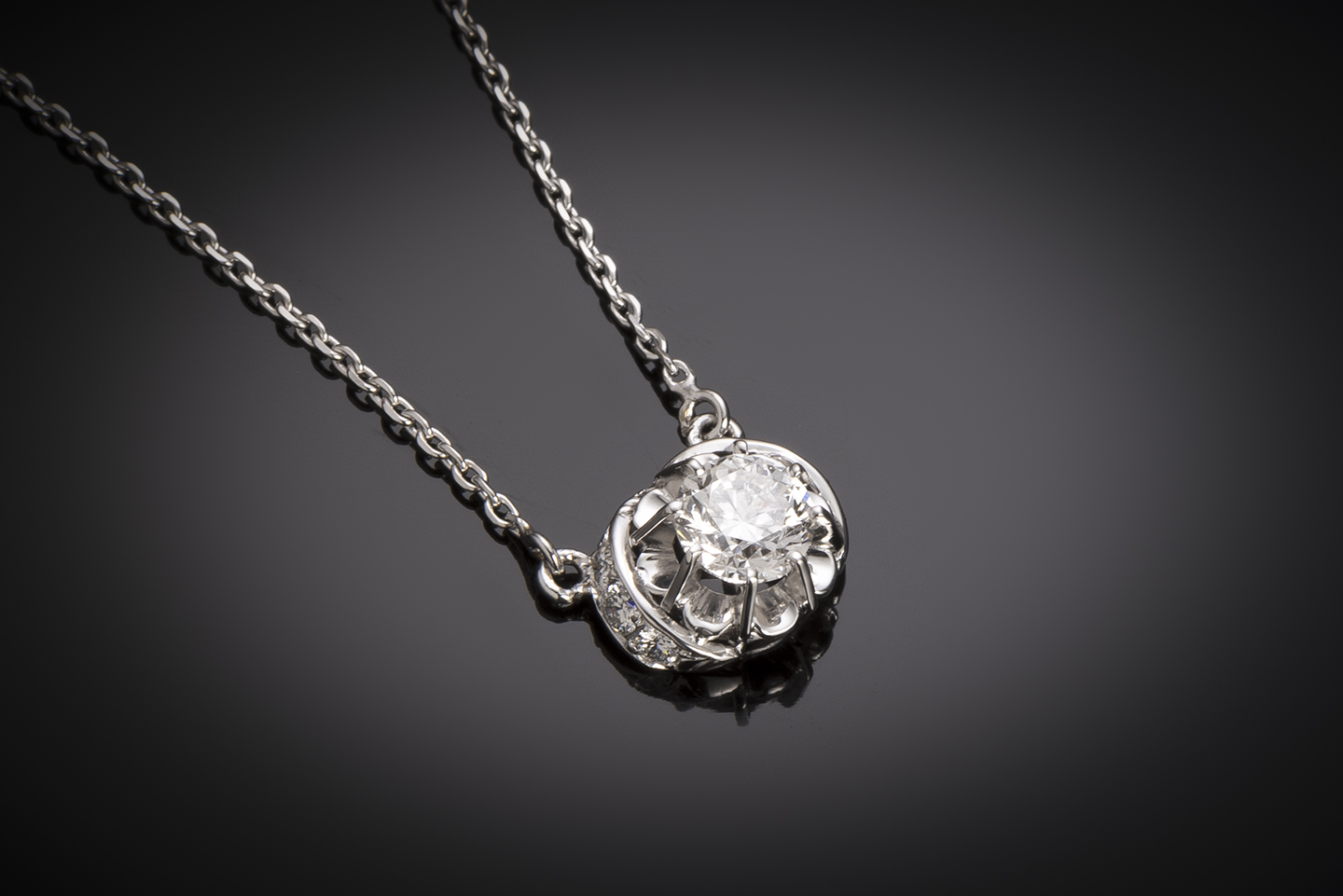 Pendentif et sa chaine diamants brillant (1 carat, principal 0,80 carat – certificat GIA – Blanc exceptionnel)-1