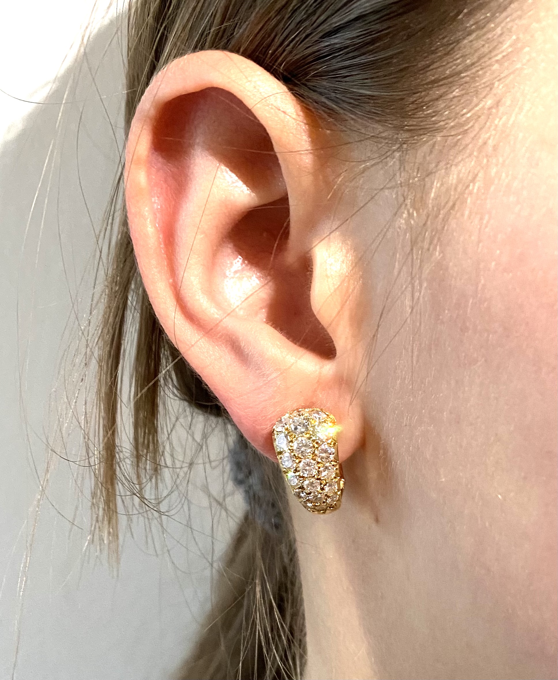 Boucles d’oreilles Van Cleef & Arpels (signées et numérotées)  diamants (2 carats) vers 1960, poinçon : A. Vassort-3