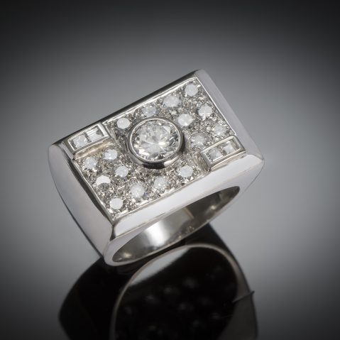 Bague moderniste vers 1935 diamants (2,5 carats centre 1 carat)