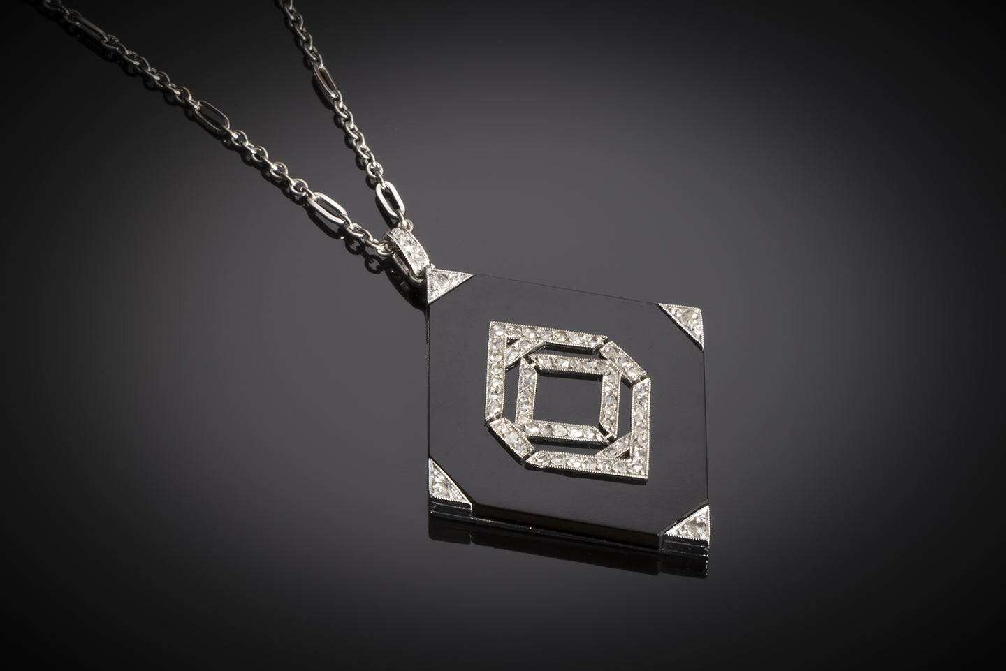 Pendentif et sa chaîne Art Déco onyx diamants-1