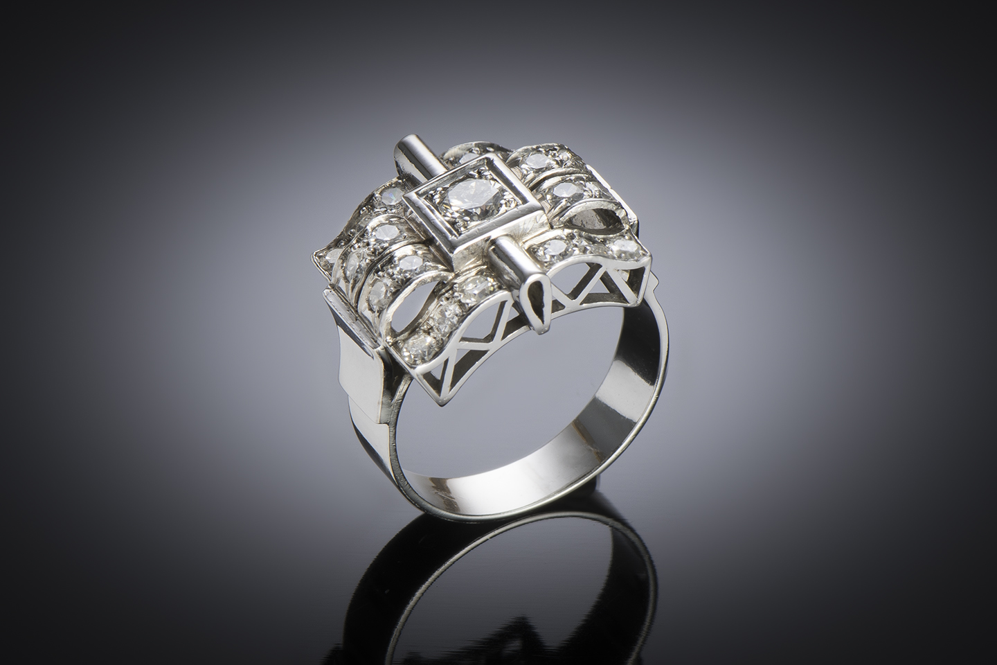 Bague moderniste vers 1935 diamants (1,2 carat)-1