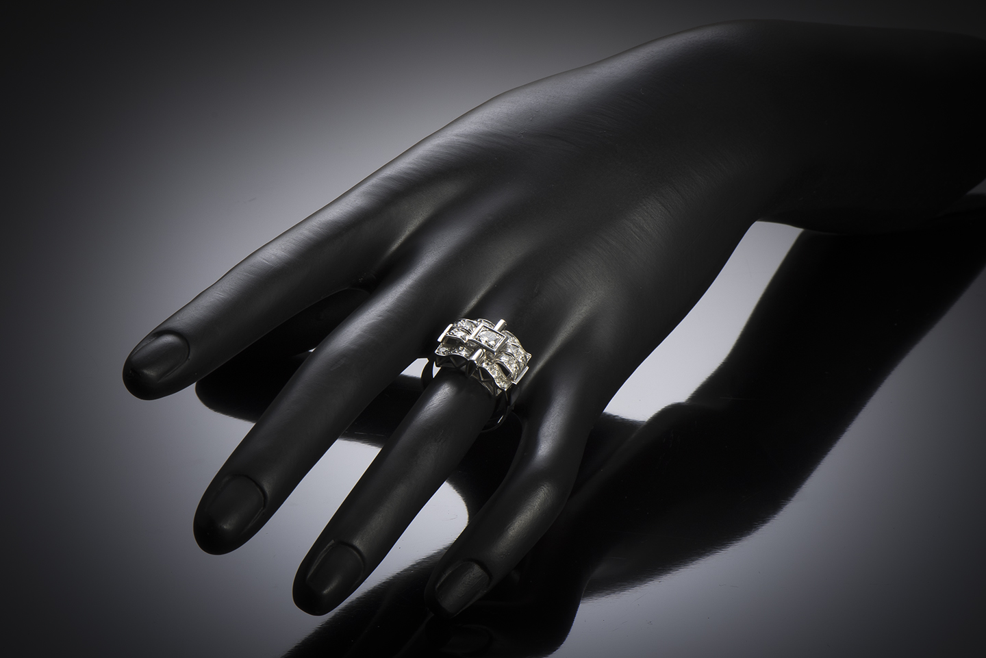 Bague moderniste vers 1935 diamants (1,2 carat)-2