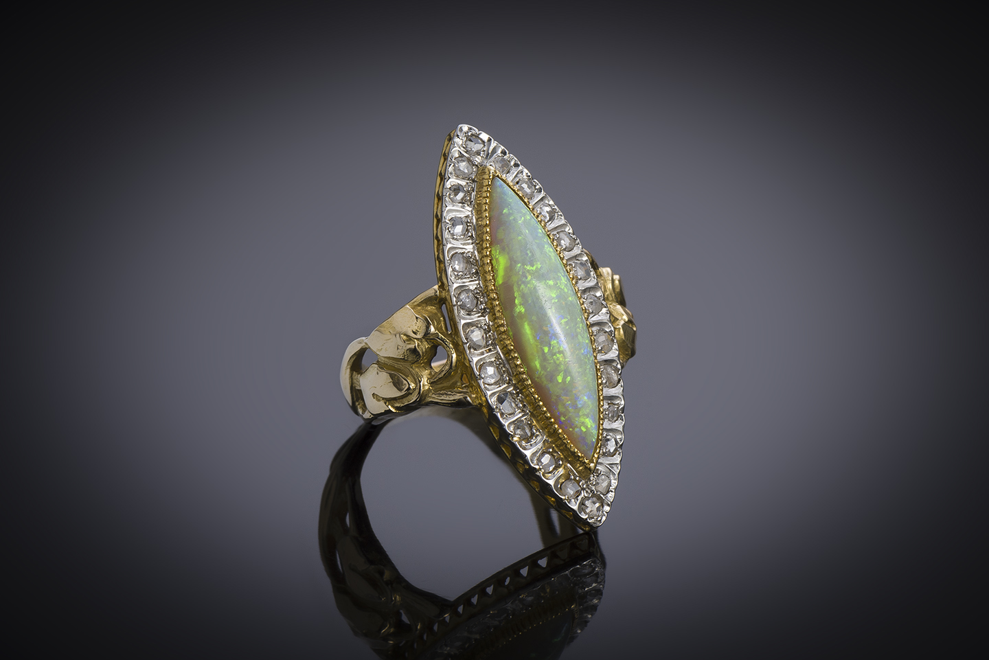 Bague marquise opale diamants XIXe siècle (longueur : 3,10 cm)-1