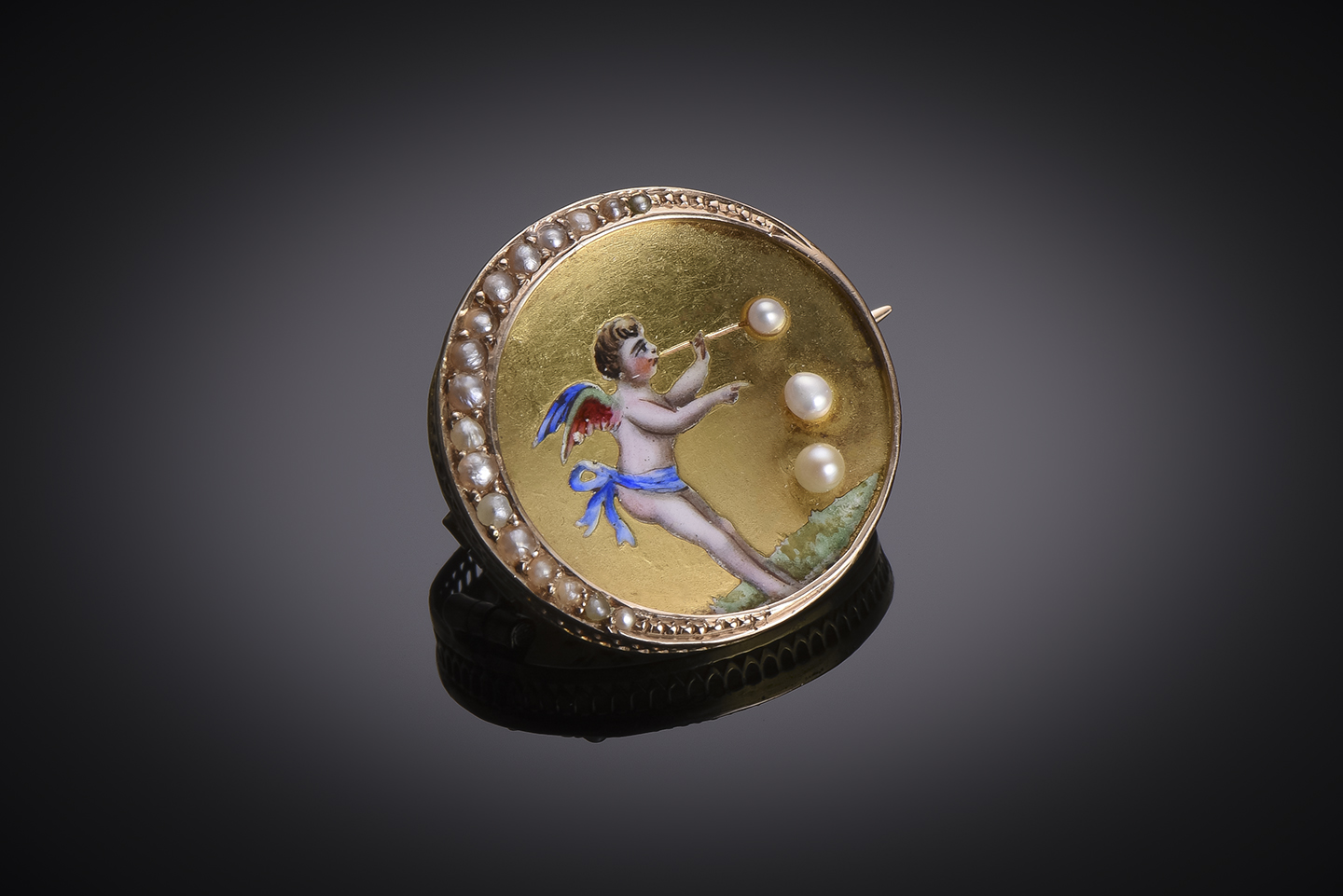 Broche émaillée figurant cupidon fin XIXe siècle-1