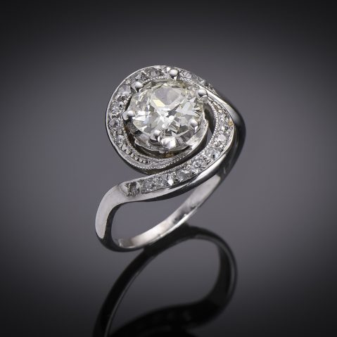 Bague « tourbillon » vers 1920 diamant central de 1,29 carat