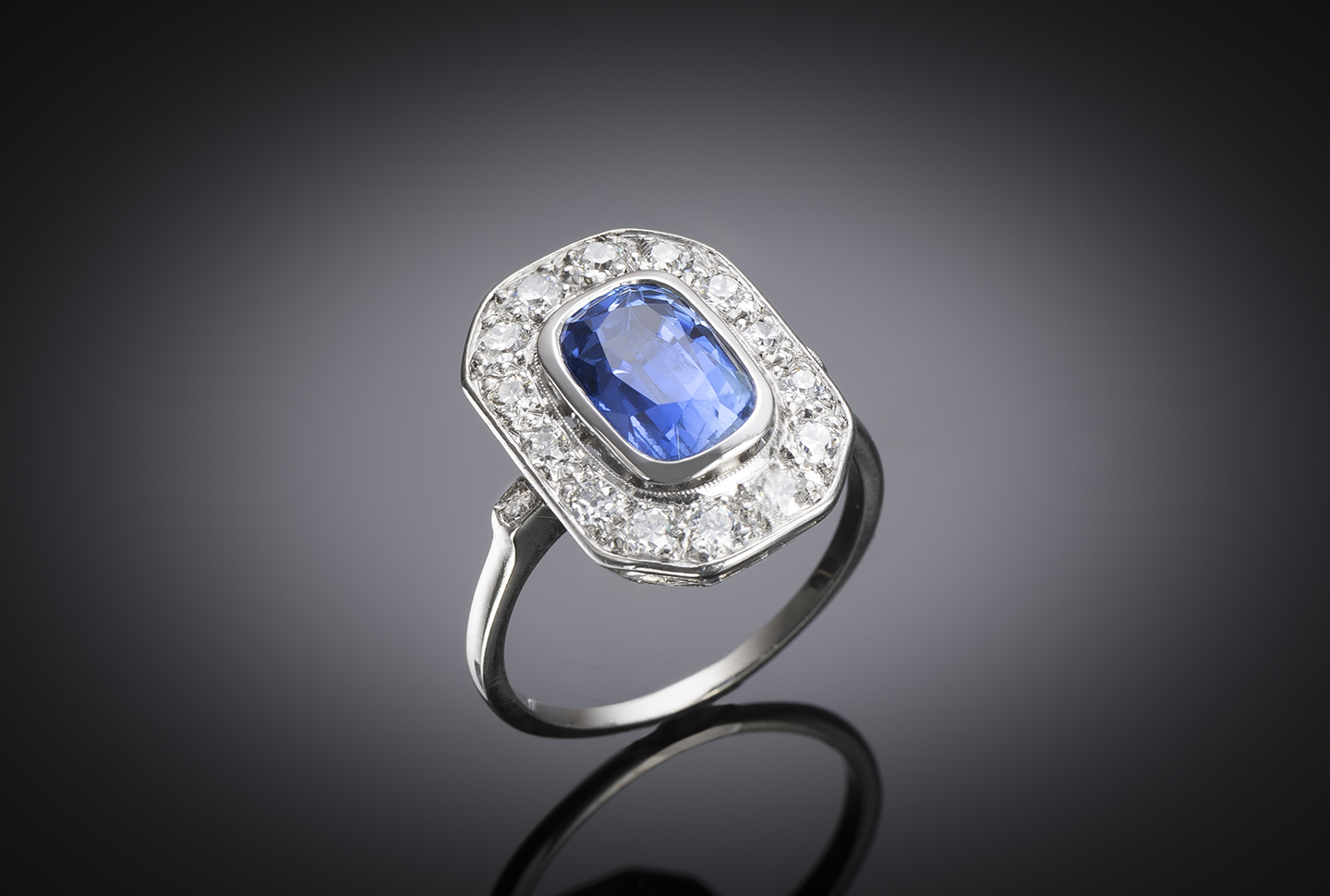 Bague Art déco vers 1935, Glannes R. ancienne Maison Duran, saphir naturel non chauffé bleu intense de 4 carats (certificat laboratoire) et diamants-1