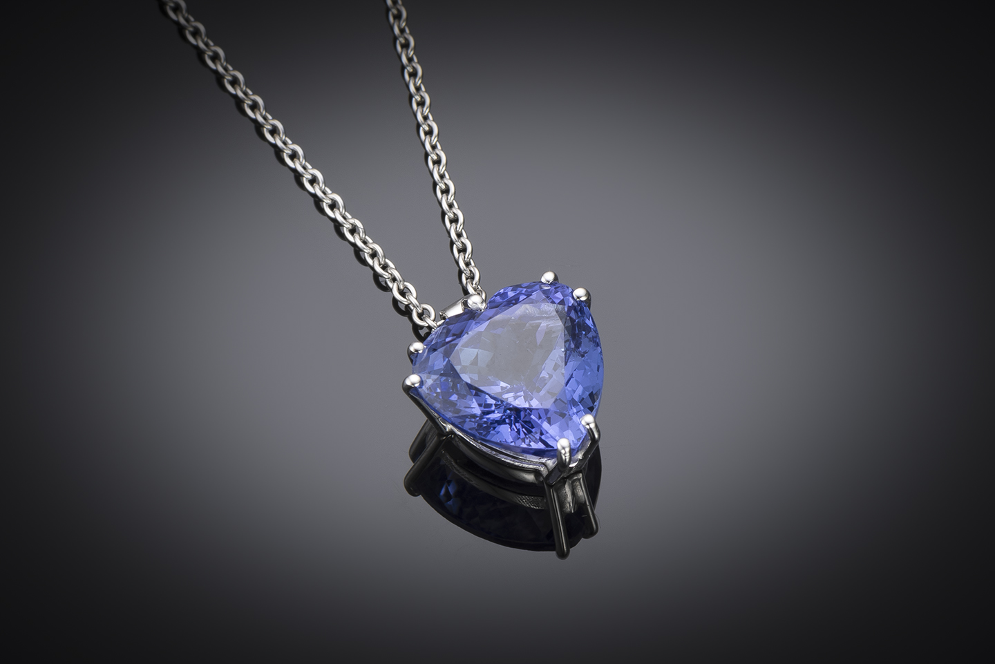 Pendentif et sa chaîne tanzanite coeur (6 carats)