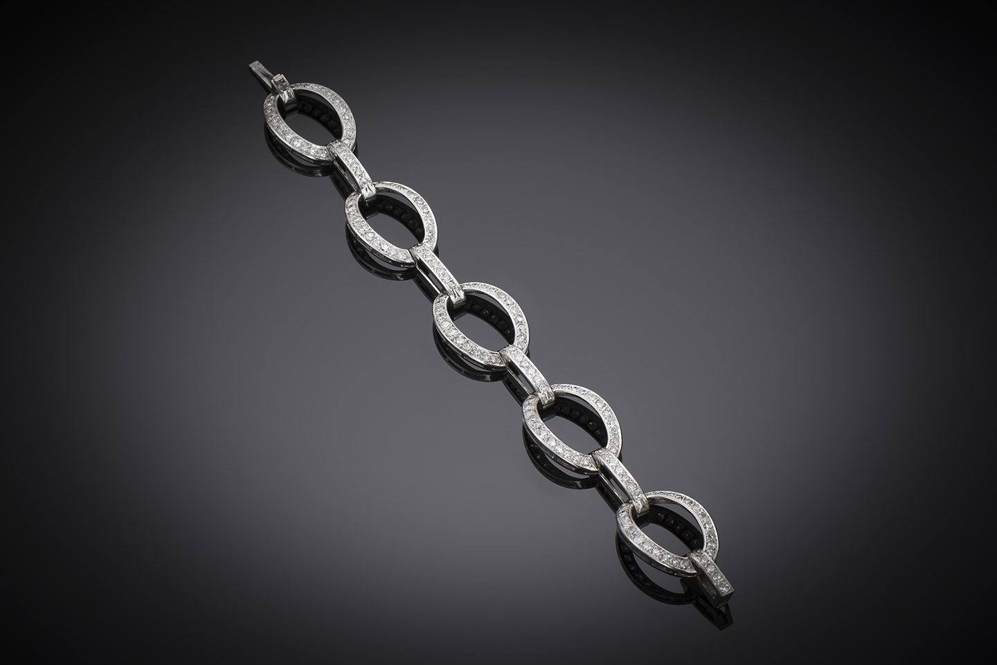 Bracelet Art Déco diamants platine et or. Travail français vers 1930.-1