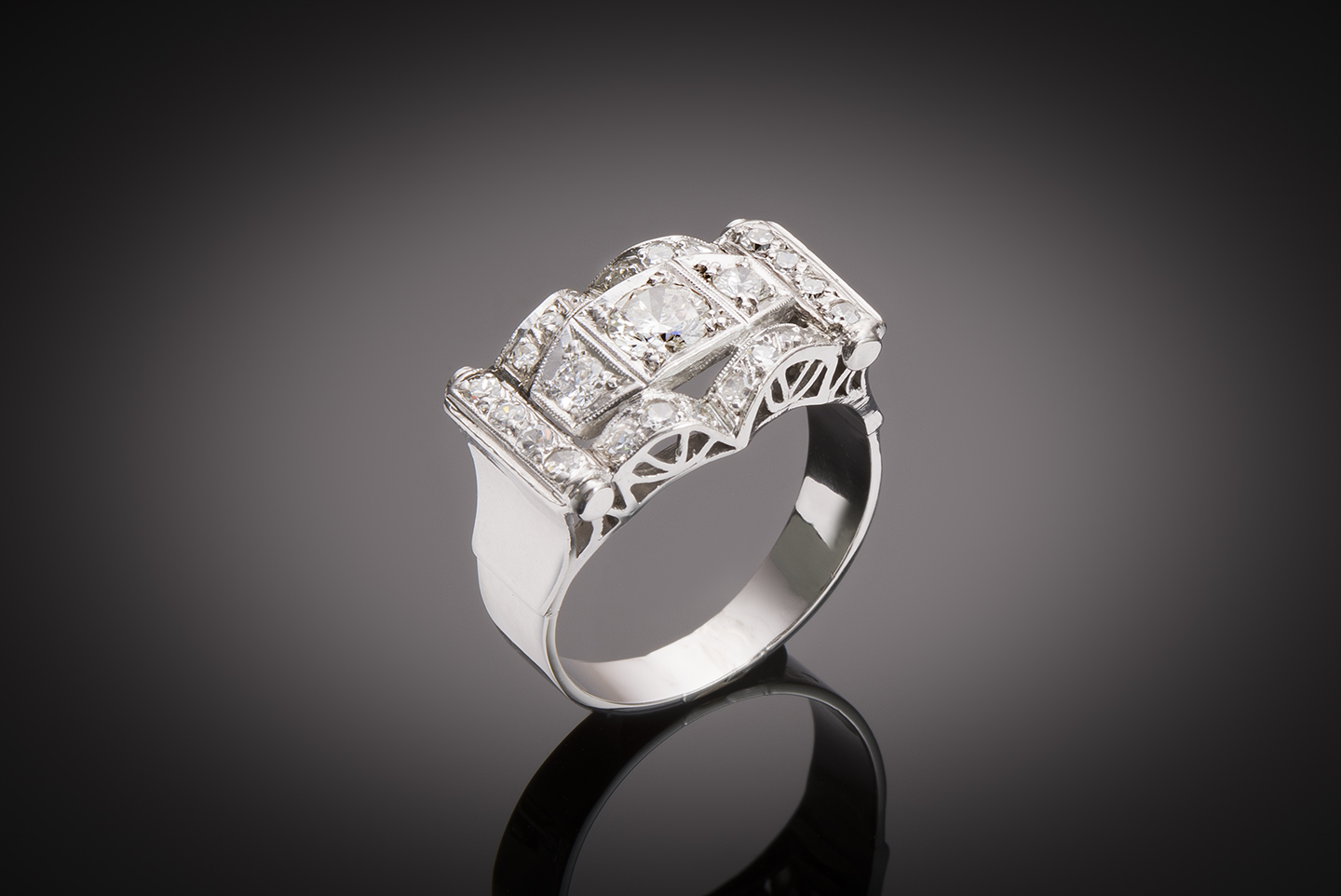 Bague moderniste vers 1935 diamants (1,5 carat)-1