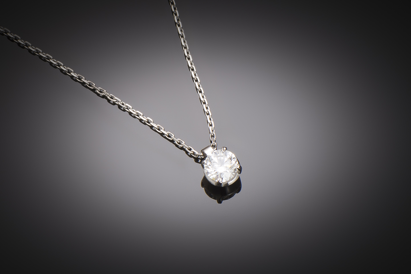 Pendentif et sa chaine diamant brillant (0,60 carat – certificat GIA – E VS1)-1