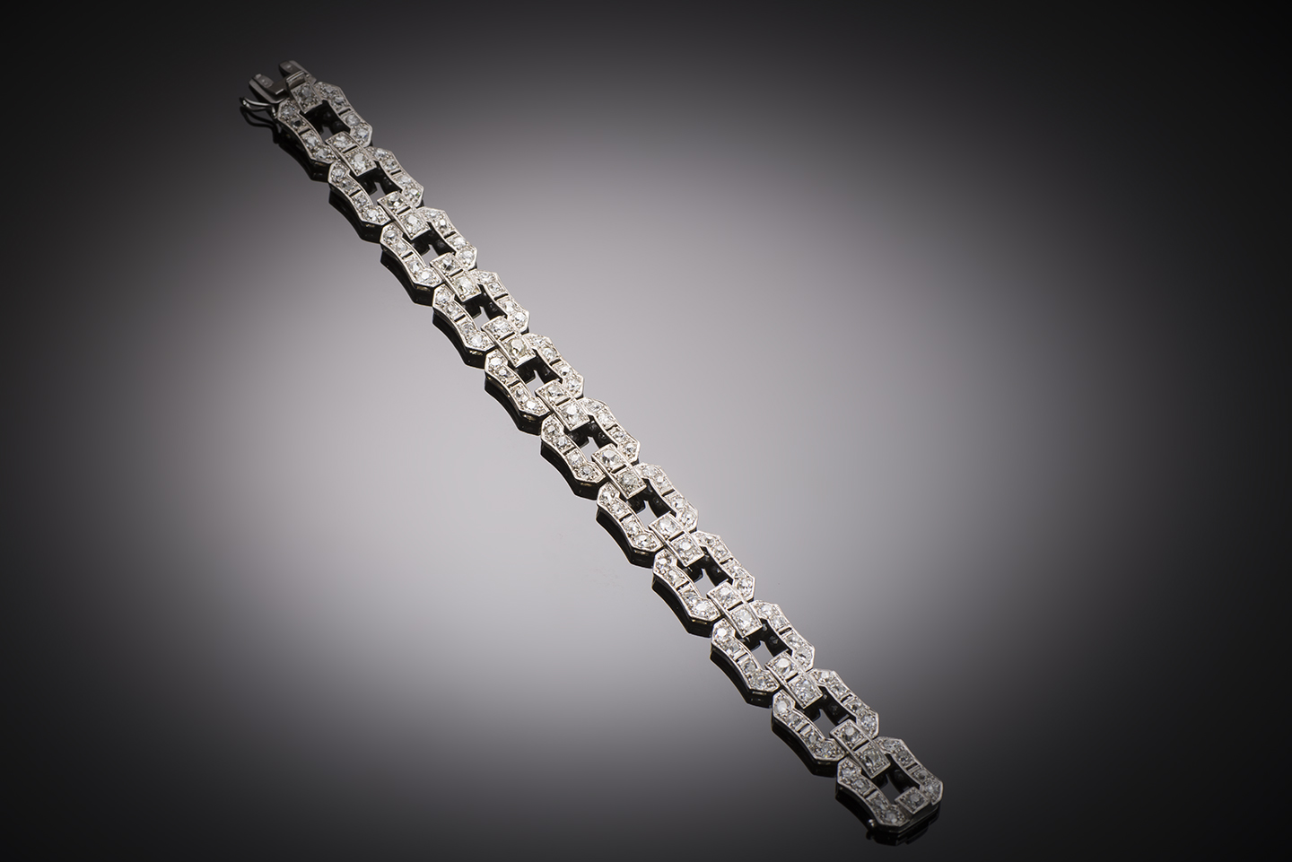Bracelet diamants Art déco. Travail français vers 1930.-1