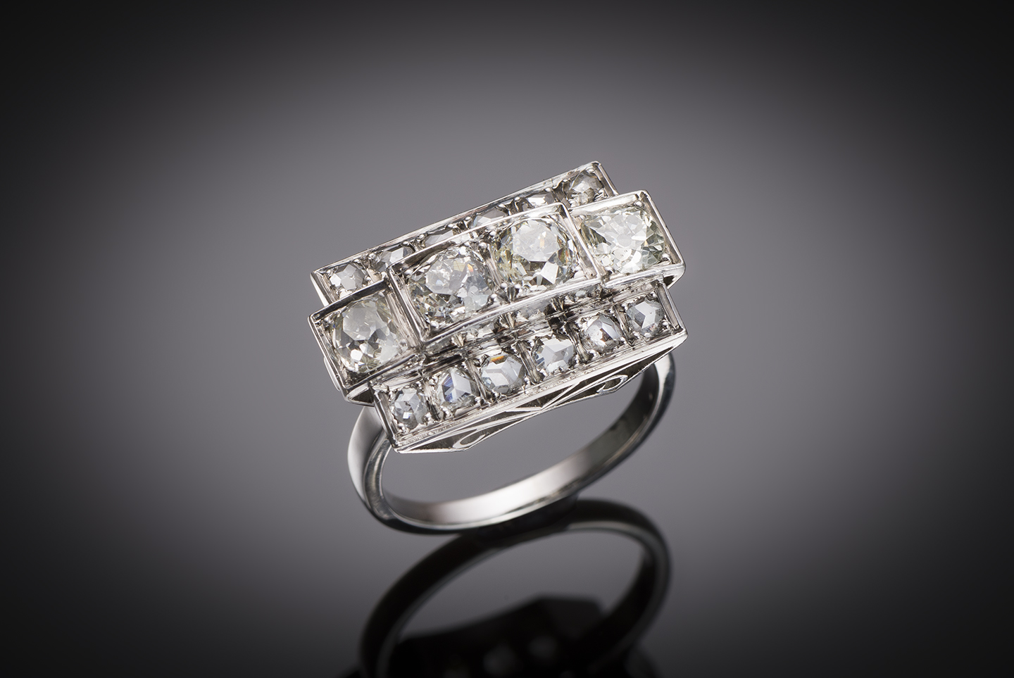 Bague Art déco diamants (2 carats) en platine. Travail français vers 1930.-1