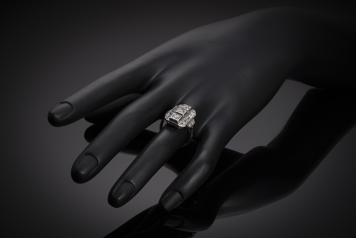 Bague Art déco diamants (environ 1,30 carat) en platine. Travail français vers 1930.-2