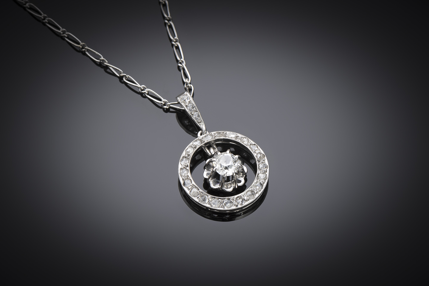 Pendentif et sa chaîne Art déco diamants-1