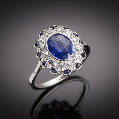 Bague Art déco saphir naturel non chauffé bleu intense (certificat laboratoire), saphirs calibrés et diamants
