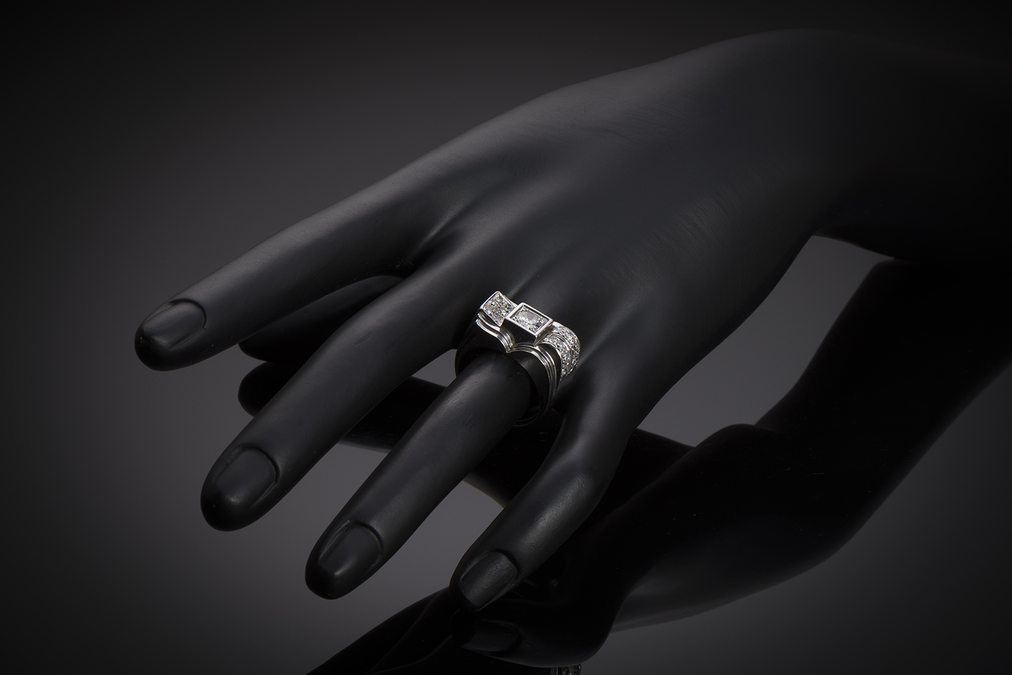 Bague moderniste vers 1935 diamants (1,2 carat)-2
