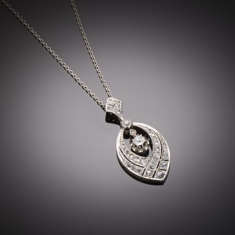 Pendentif et sa chaîne Art déco diamants