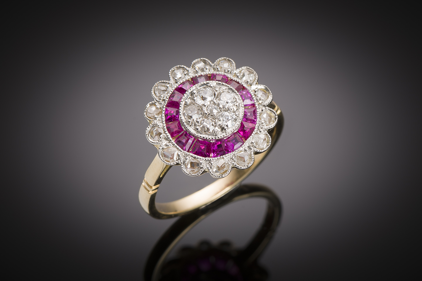 Bague diamants et rubis calibrés vers 1910-1