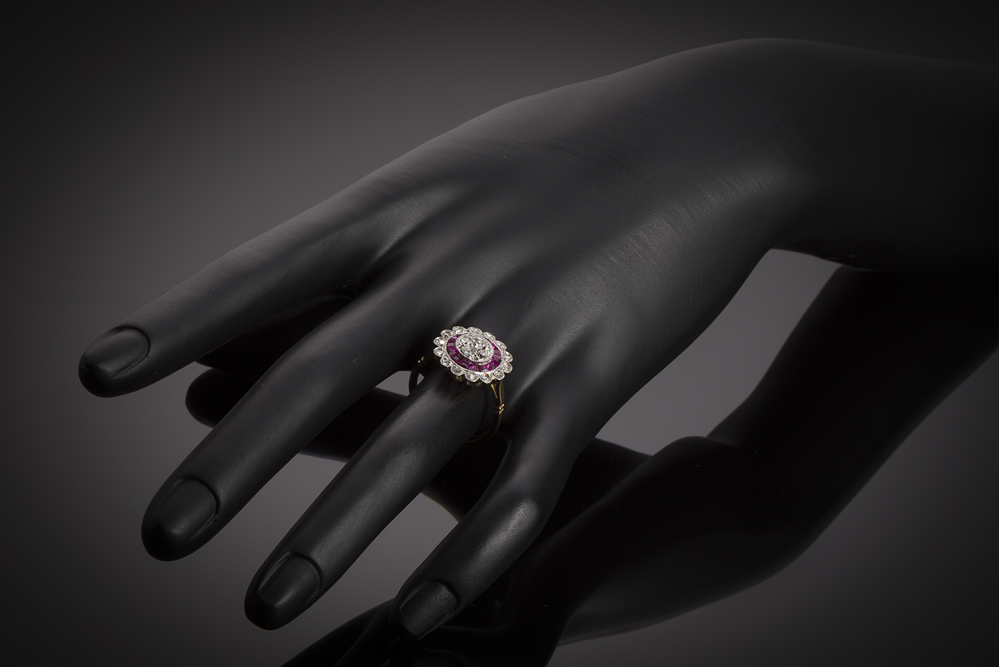 Bague diamants et rubis calibrés vers 1910-2