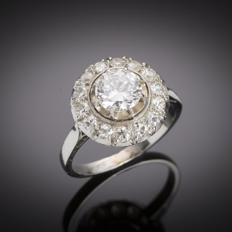 Bague Art déco diamants (1,60 carat, centre 0,90 carat) en platine. Travail français vers 1930.