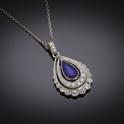 Pendentif Art déco saphir (2 carats) et diamants (1,30 carat) avec chaîne