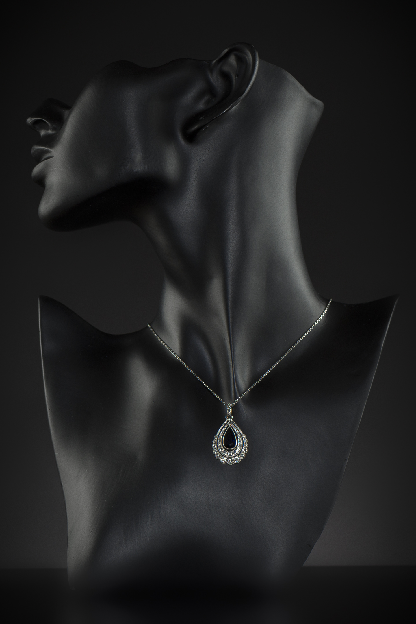 Pendentif Art déco saphir (2 carats) et diamants (1,30 carat) avec chaîne-2