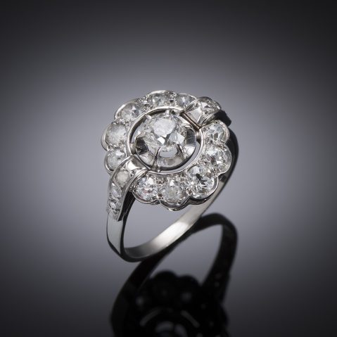 Bague Art déco diamants (environ 1,50 carat). Travail français vers 1930.