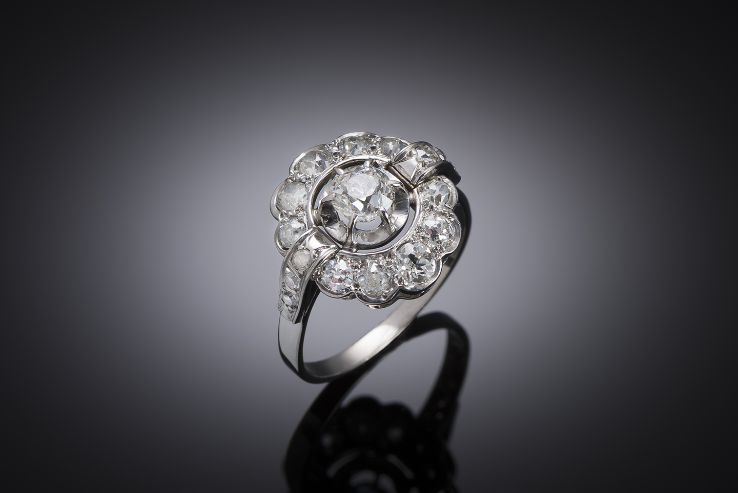 Bague Art déco diamants (environ 1,50 carat). Travail français vers 1930.-1