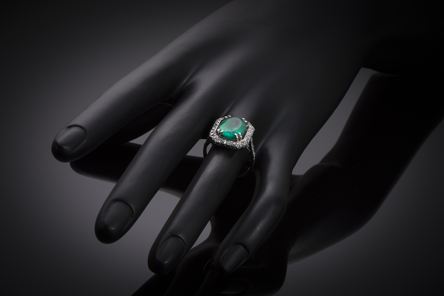 Bague Art Déco émeraude Colombie vert intense de 3,67 carats (certificat laboratoire) diamants. Travail français.-2