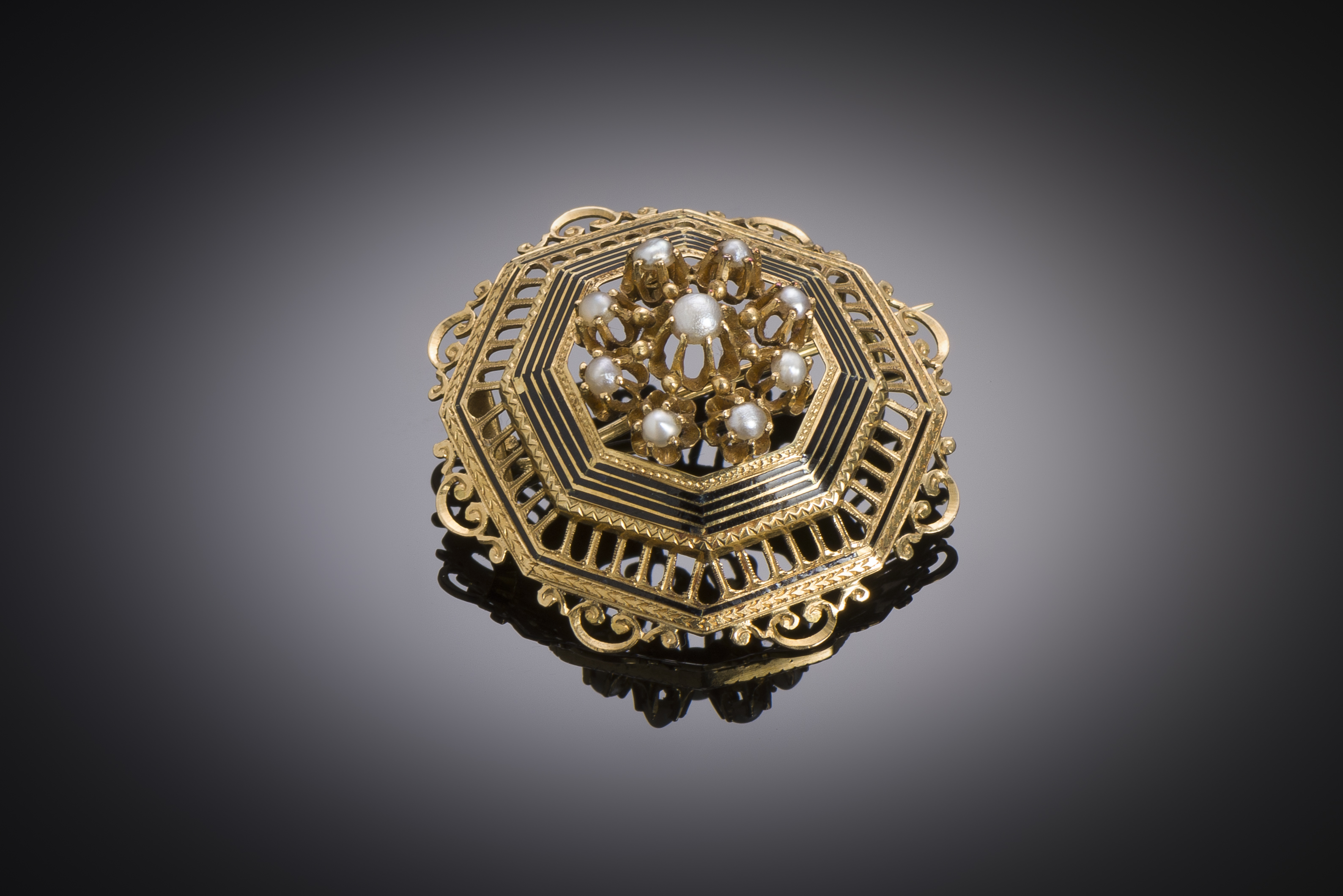 Broche émaillée perles fines époque Napoléon III (poinçon or tête de cheval)-1