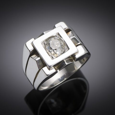 Bague moderniste vers 1935 diamant (1,05 carat)