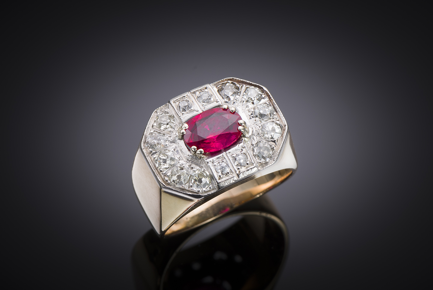 Bague rubis birman rouge intense (certificat laboratoire) diamants. Travail français vers 1940.-1