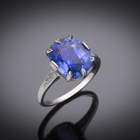 Bague Art déco saphir naturel, non chauffé bleu intense de 6,93 carats (certificat laboratoire) et diamants