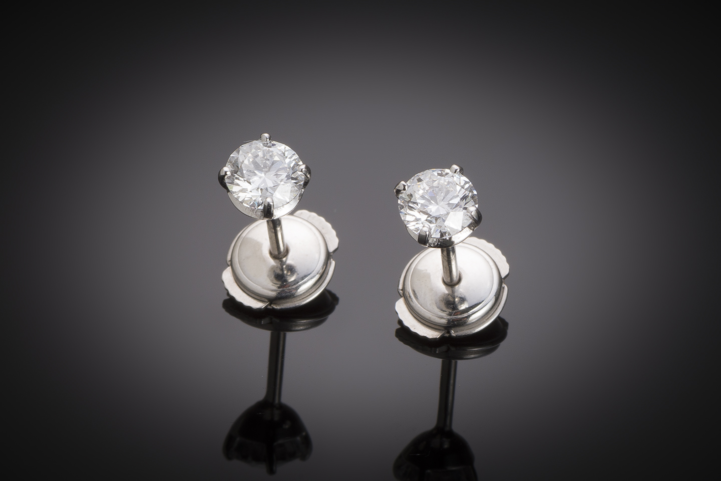Boucles d’oreilles diamants (1 carat – Certificats GIA – Blanc exceptionnel)-1