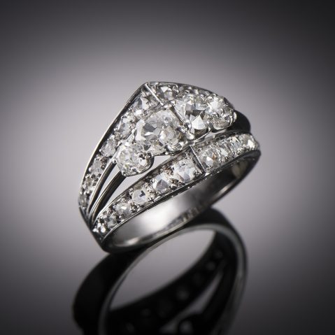 Bague diamants (1,40 carat) en platine et or. Travail français vers 1935.