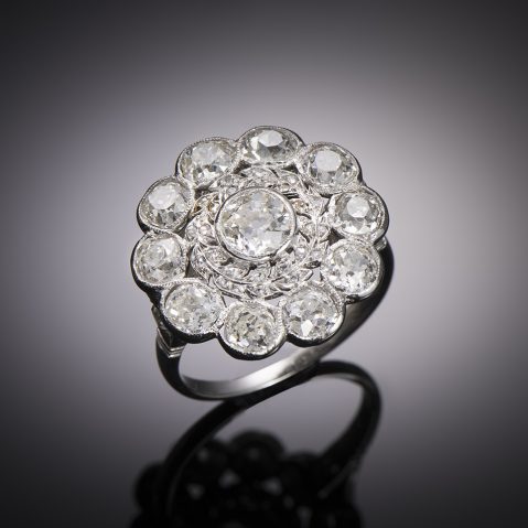 Bague Art Déco diamants (3,10 carats) en platine. Travail français vers 1930.