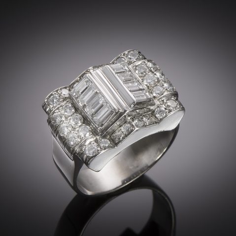 Bague moderniste vers 1935 diamants (2,30 carats)