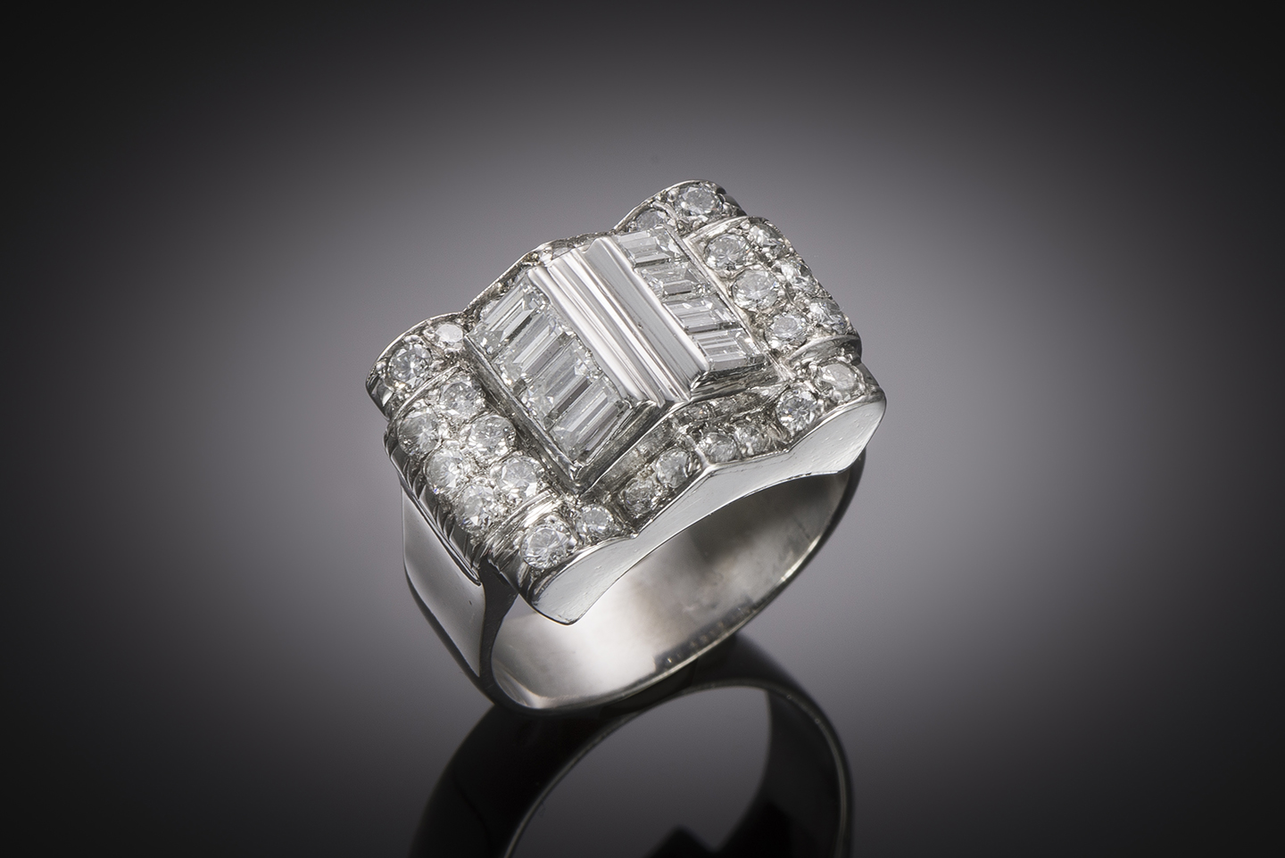 Bague moderniste vers 1935 diamants (2,30 carats)-1