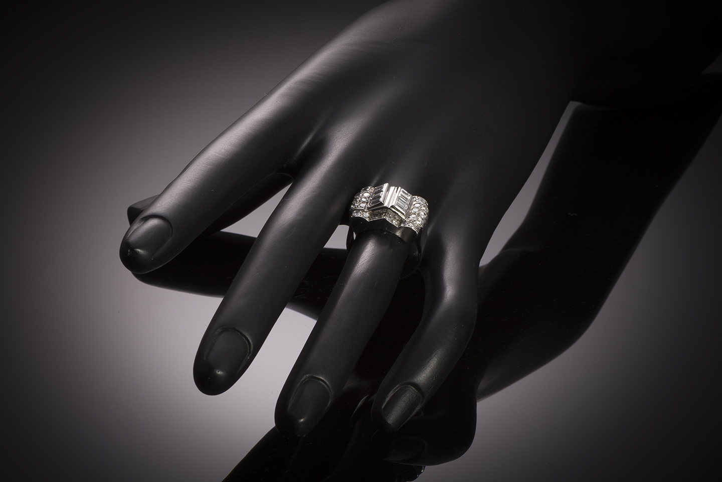 Bague moderniste vers 1935 diamants (2,30 carats)-2