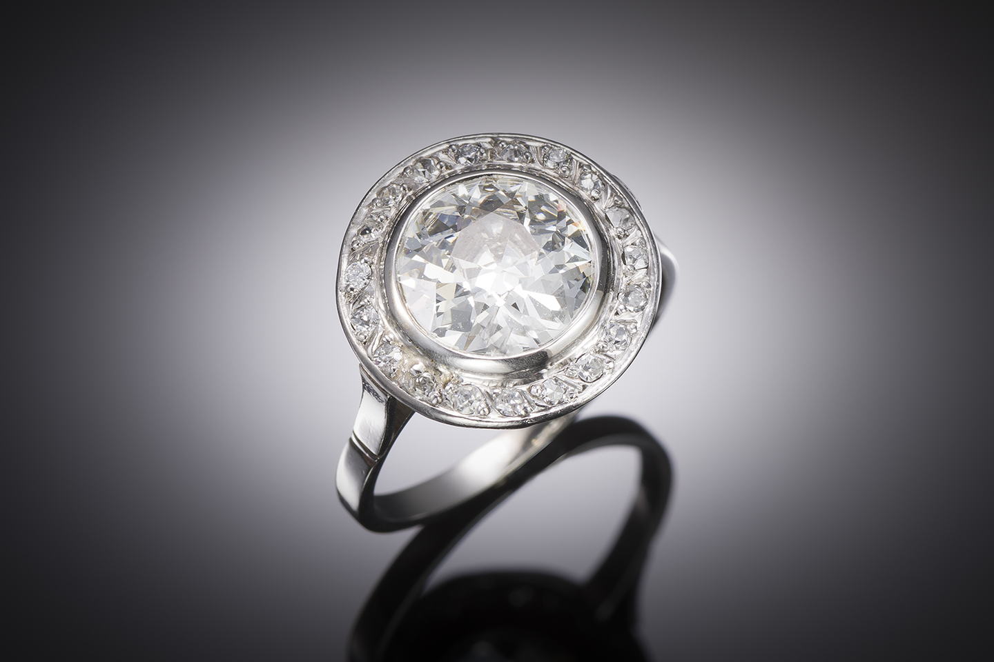 Bague Art déco diamants (3,10 carats, centre 2,79 carats). Travail français vers 1930.-1