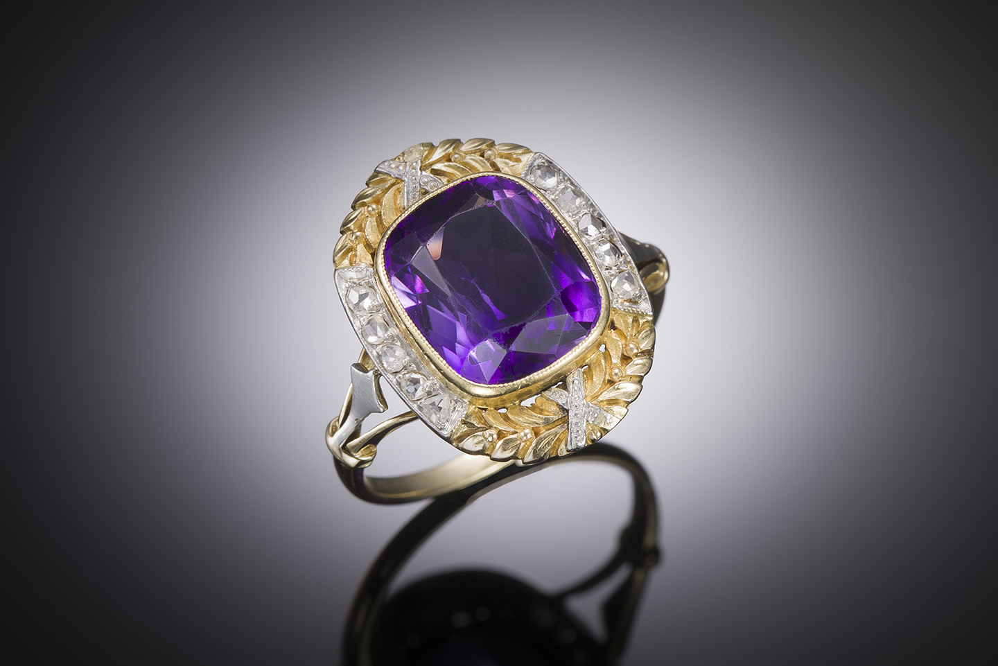 Bague vers 1900 – 1910 améthyste diamants. Travail français.-1