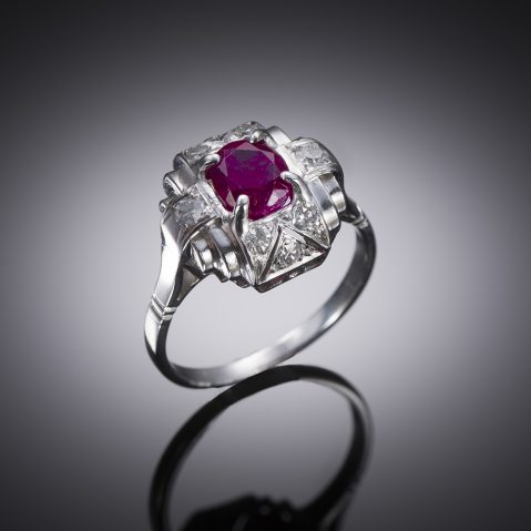 Bague rubis birman naturel non chauffé rouge intense 1,38 carat (certificat laboratoire) diamants