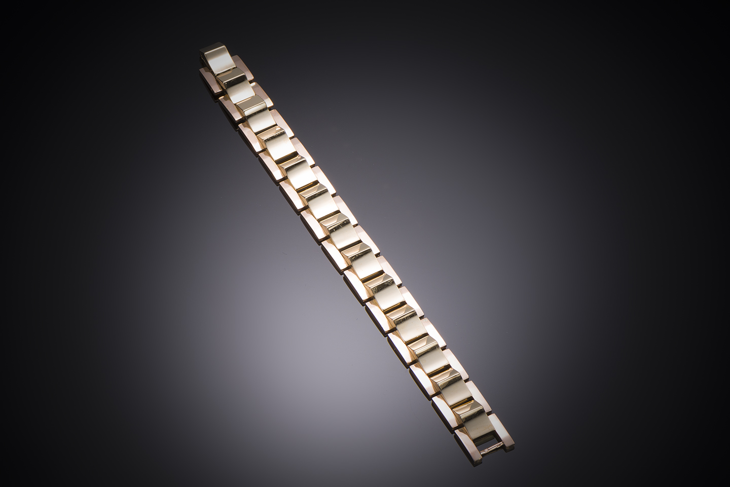 Bracelet « Tank » en or. Travail français vers 1940.-1