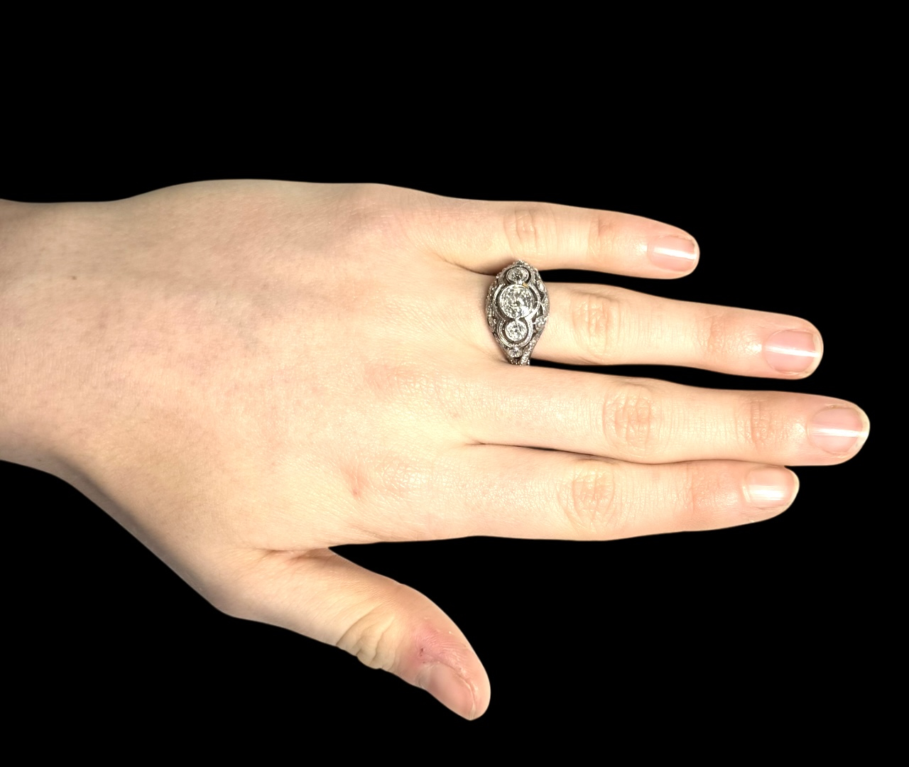 Bague Art déco diamants (1,80 carat dont centre 1,10 carat). Travail français vers 1930.-2