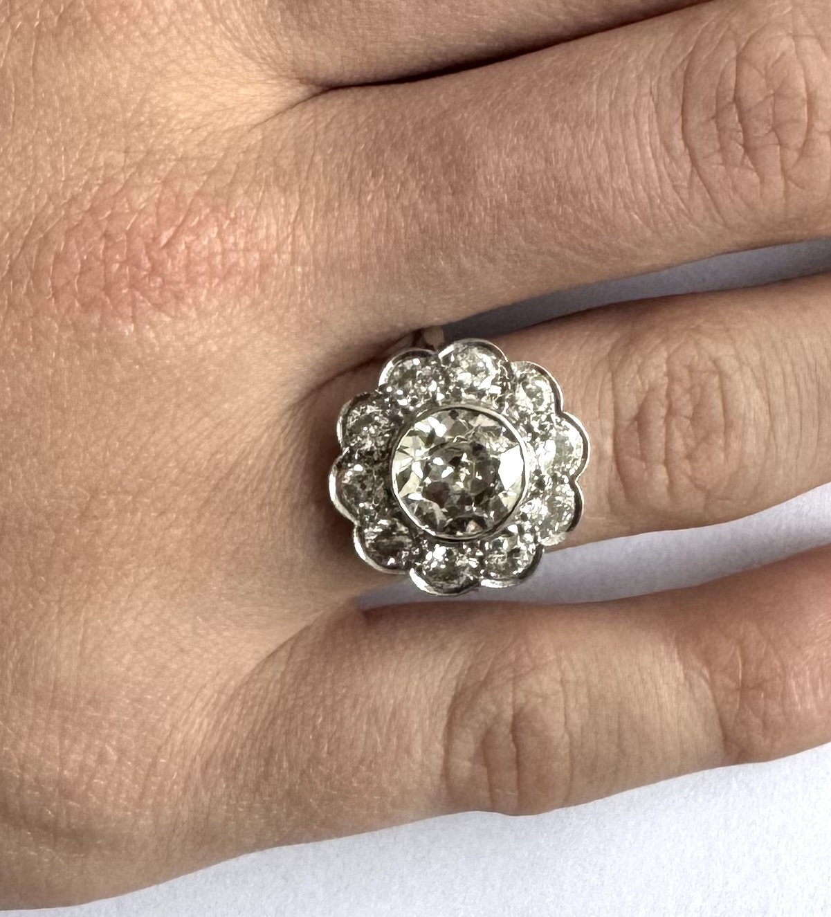 Bague Art déco diamants (3,50 carats dont central 2 carats). Travail français vers 1930.-4